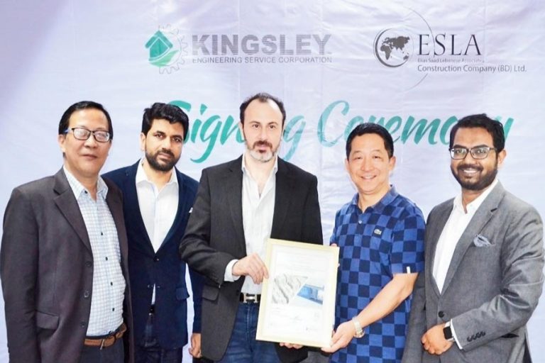 KESC Min Zhouの社長兼CEOのAsiqur RahmanがESLA Construction Companyのマネージングディレクターとポーズ