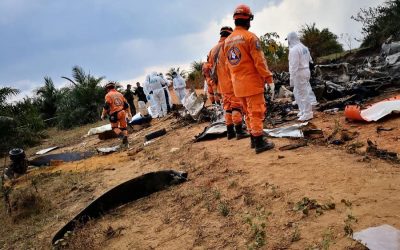 コロンビア中央部の飛行機墜落事故が12人の命を奪う