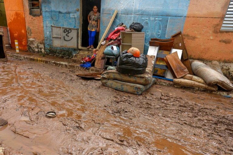 ブラジルで洪水で11人が死亡