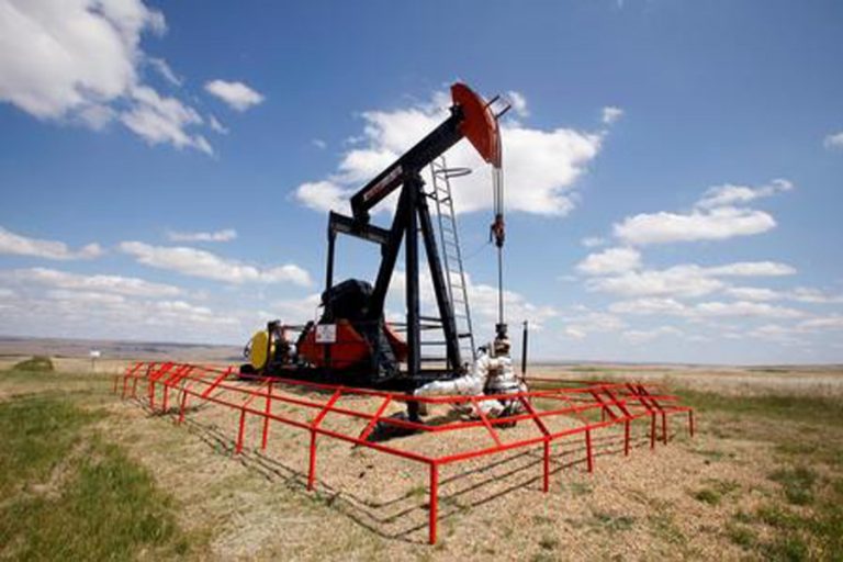 深刻な景気減速の心配の中で安定した原油価格