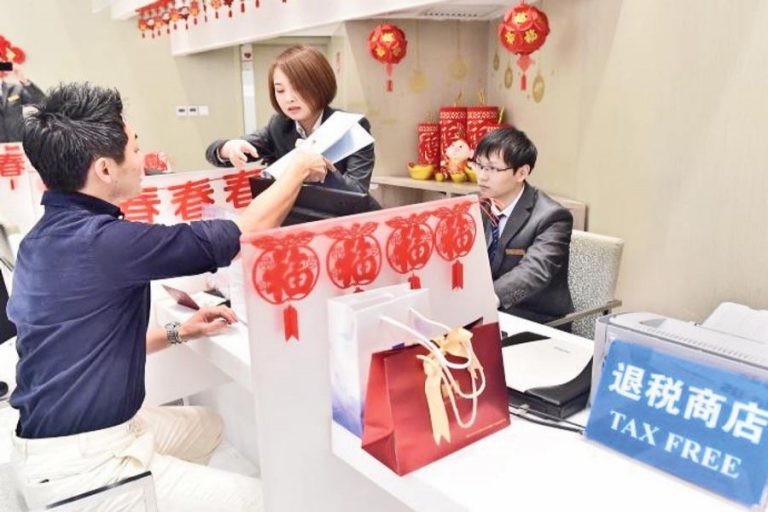外国人は上海の即時の税金払い戻しサービスを歓迎します