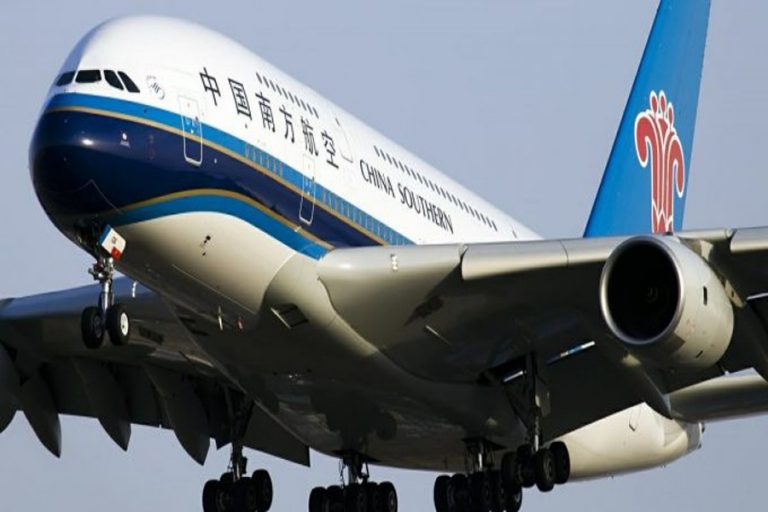 中国の航空会社は混乱した結果を掲載し、逆風を警告