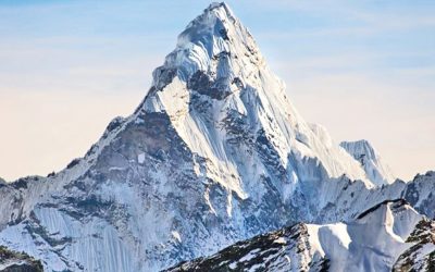 エベレストの高さを測るネパール