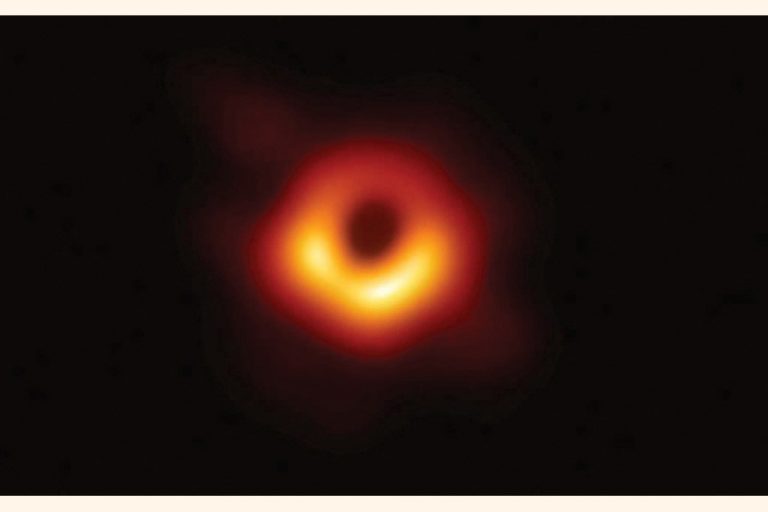 天文学者たちはブラックホールの最初の写真を配達します
