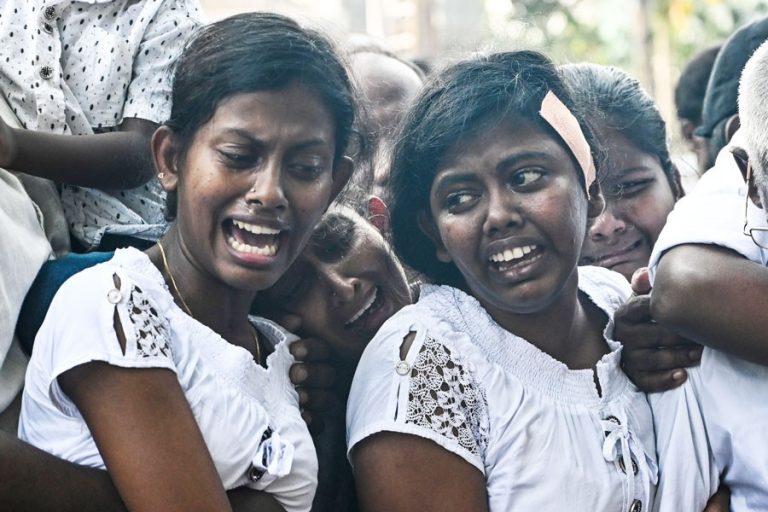 スリランカの爆破事件で死亡者数が359人、さらに18人が逮捕