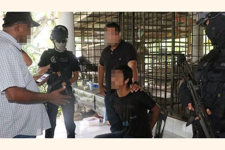 マレーシアの警察が4人を逮捕