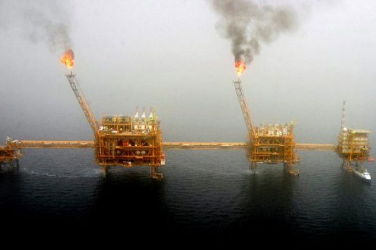 「灰色の市場」で石油を売るためにすべての資源を使っているイラン