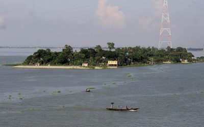 洪水で94人死亡