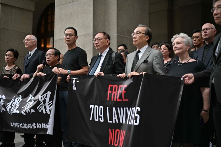 法案が「死んだ」と宣言した後もデモを継続する香港抗議者