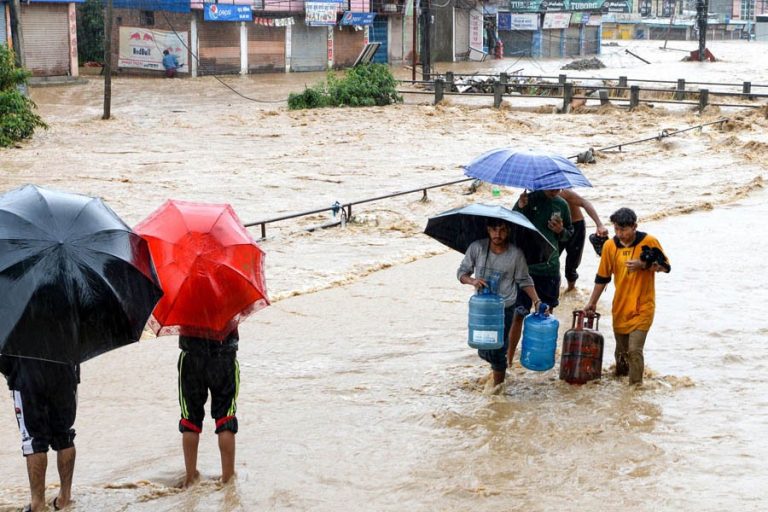 ネパールの雨の死者数は47人に達し、数十人が行方不明