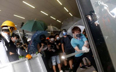 香港の暴力に対する中国の憤慨は、よりきつい抱擁を促すかもしれない