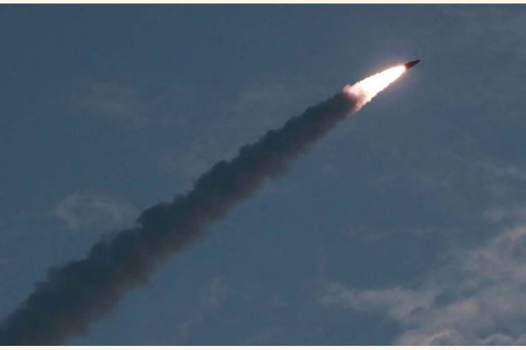 朝鮮民主主義人民共和国が2つのミサイルを発射