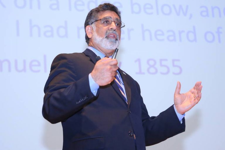 Vistasp M M Karbhari博士