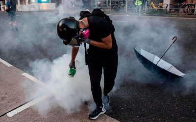 香港が再び暴力に抗議