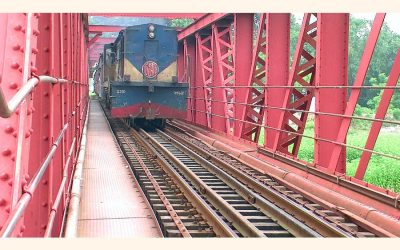 Teesta Rail Bridgeの寿命は90年前に失効しましたが、まだ稼働中です