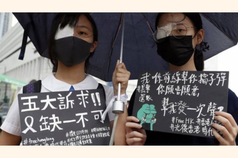 香港の学生が抗議ボイコットクラスに参加