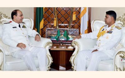 サウジアラビア海軍軍司令官は海軍長官に電話する