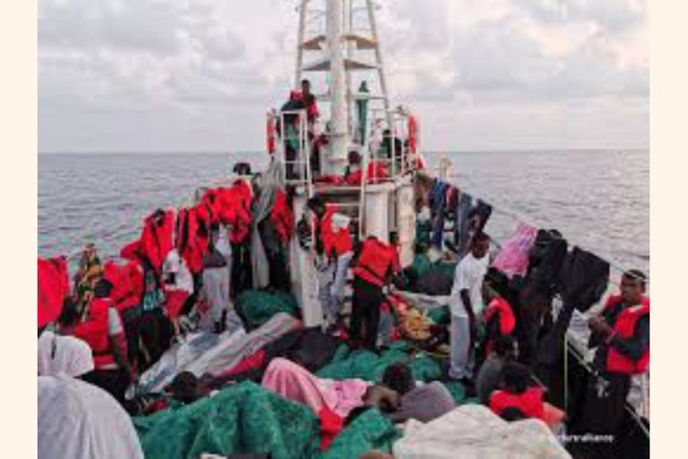 イタリアが移民救助船を押収