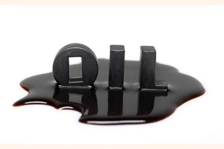 石油は、米国、ロシア、OPECからの生産量の減少で回復