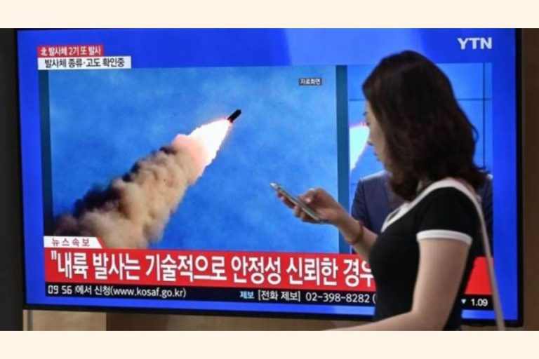 北朝鮮は潜水艦からミサイルを発射