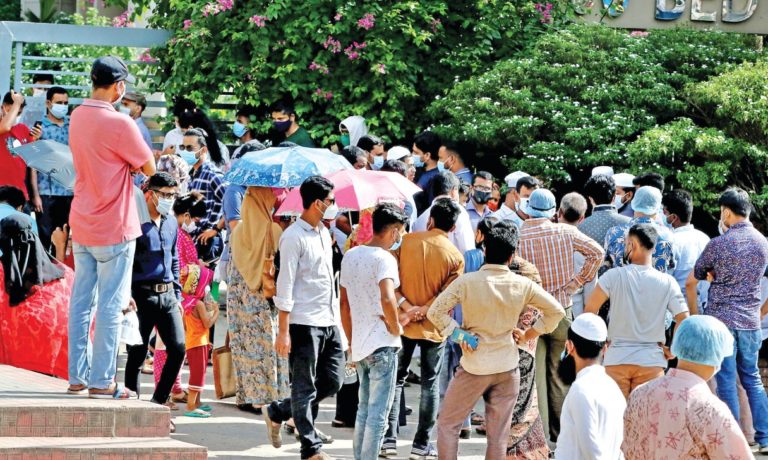 コロナ死者4千人超える