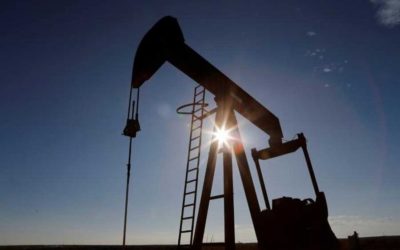 石油は米国の産出量削減と在庫で5か月近く高い