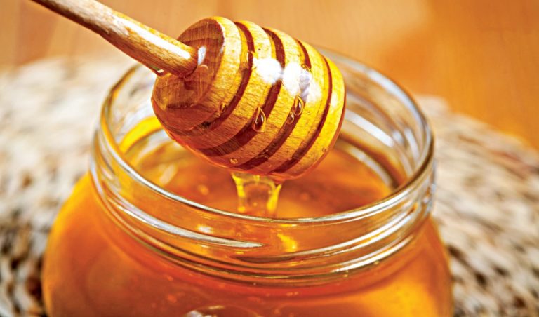 蜂蜜は上気道感染症の通常の治療よりも優れています