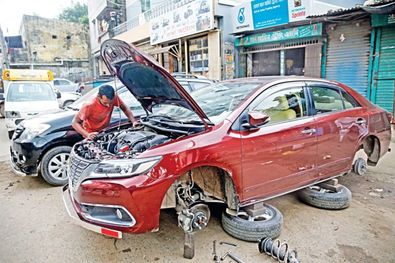 自動車修理工場作業再開