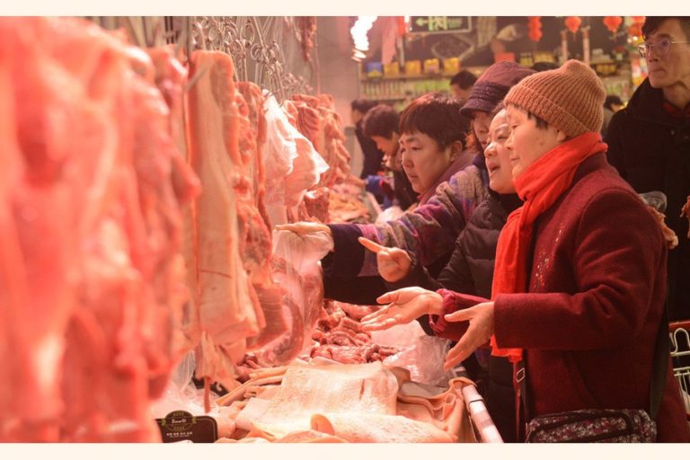中国8月の肉の輸入は落ちる
