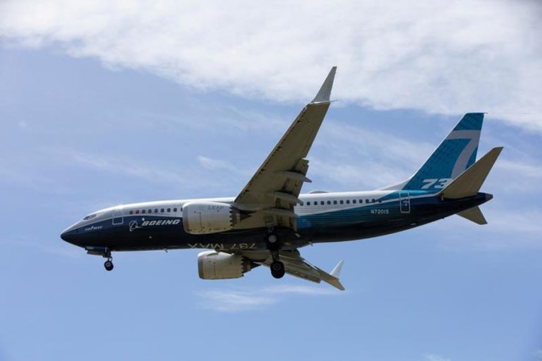 ボーイングの幹部が737 MAX開発者の安全決定を守る