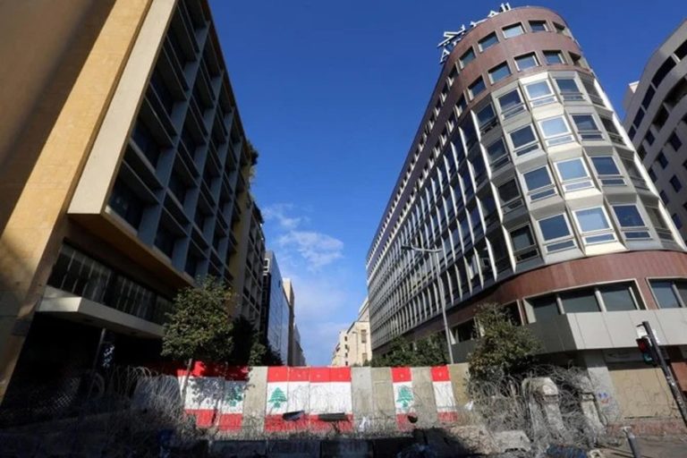 英国の画期的な判決後、圧力にさらされているレバノンの銀行