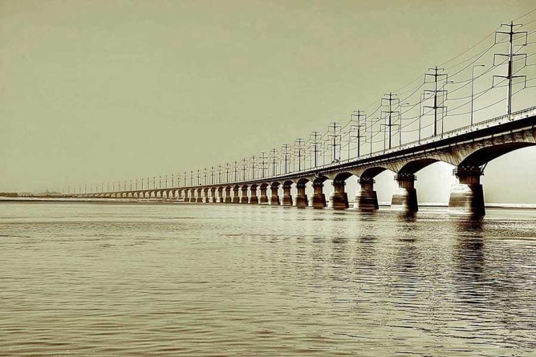 29日に鉄道橋の建設工事開始