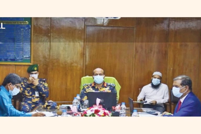 Ansar-VDP UnnayanBankの第94回取締役会を主宰するMizanurRahmanShameem少将