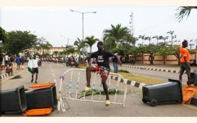 ナイジェリアで軍隊が発砲し、12人の抗議者が死亡