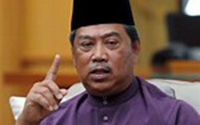 マレーシアの首相は、緊急事態への入札に失敗した後、辞任の呼びかけに直面している