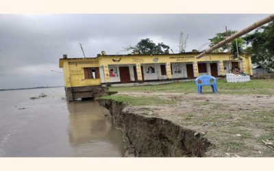 洪水はクリグラムの学校に被害を与える