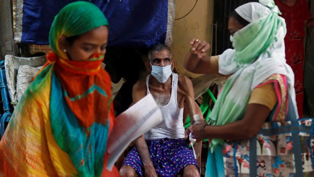 インドのウイルスによる死亡者数は10万人を超える