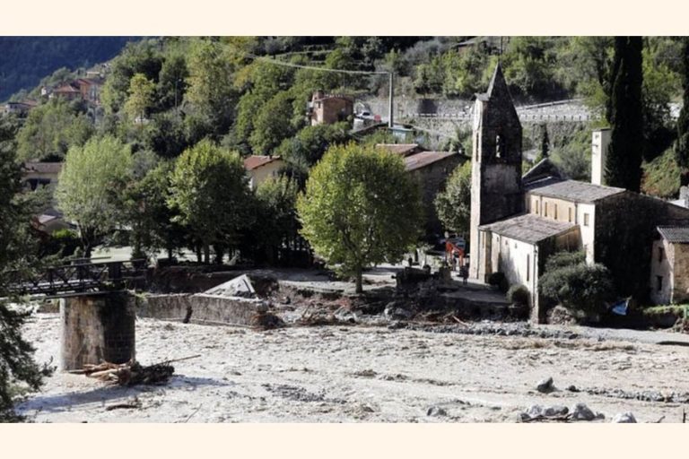 大雨はフランス、イタリアで深刻な洪水を引き起こす