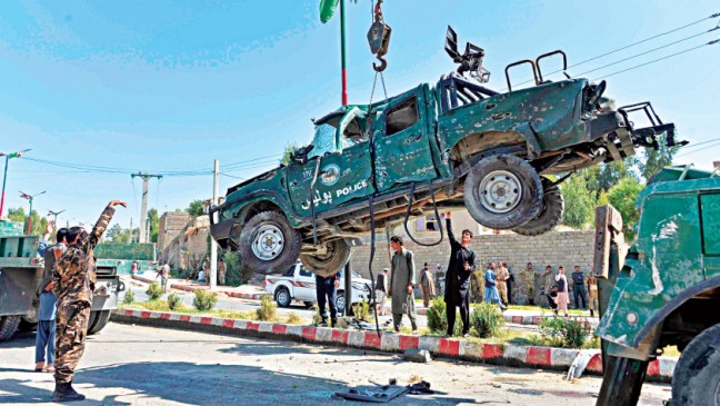 アフガニスタンの知事を狙った攻撃で8人が死亡