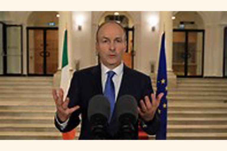 アイルランドの首相は人々に封鎖を防ぐために今行動するように言います