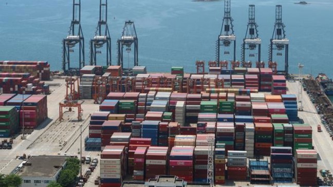 世界経済の再開に伴い、中国の輸出入が急増