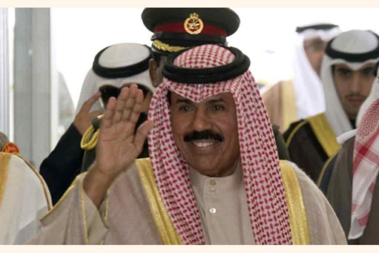 皇太子ナワフがクウェートの新しい統治者として宣誓する