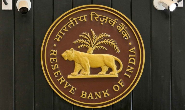 RBI委員会は国内銀行業界の再編を推奨