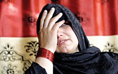 アフガニスタンの女性が就職のために撃たれ、目がくらんだ
