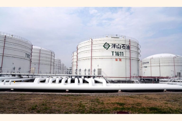 ワクチンがしばらくの間世界の石油需要を救う可能性は低い：IEA