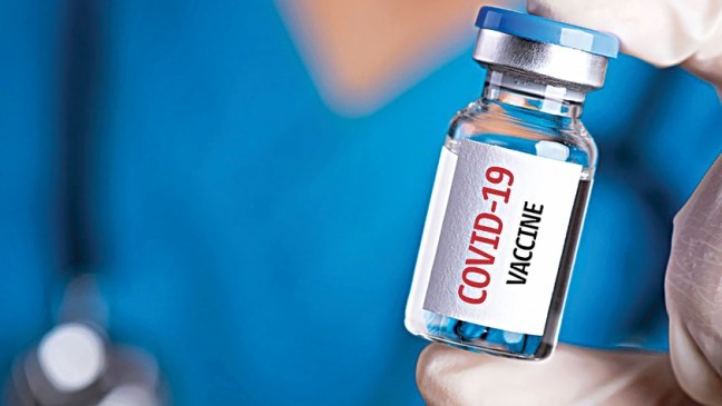 最初の3人のカロールレシピエントのための無料のCovid-19ワクチン