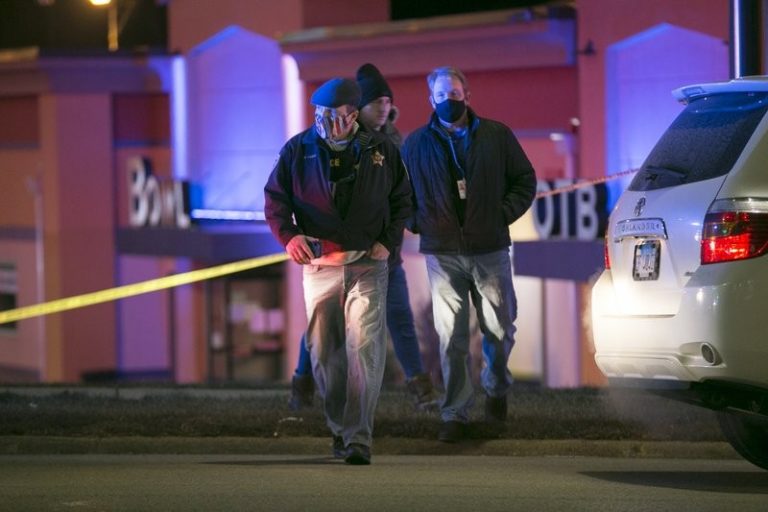 イリノイ州での銃撃で3人が死亡、3人が負傷