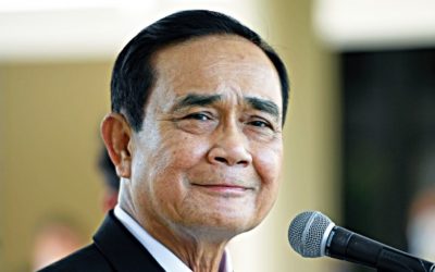 タイ首相が法廷闘争に勝利し、在職する