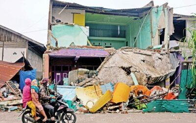 インドネシアの地震による通行料は81に達する