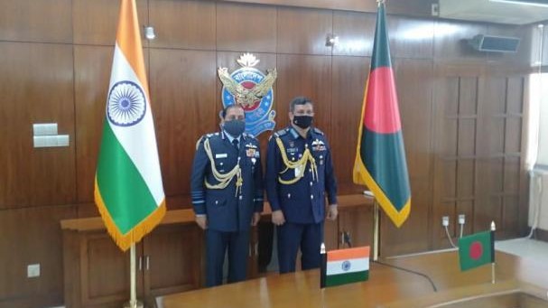 バングラデシュ、インド空軍の首長がダッカで会合